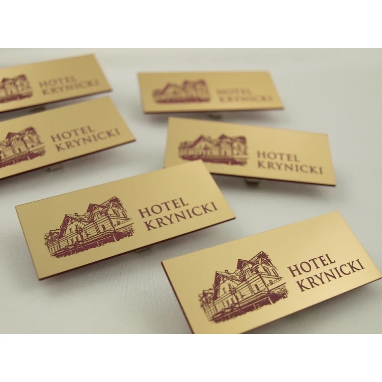 Identyfikator hotelowy - Złoty z czerwonym grawerem - 75x30mm - ID017
