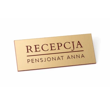Identyfikator hotelowy - Złoty z czerwonym grawerem - 75x30mm - ID017