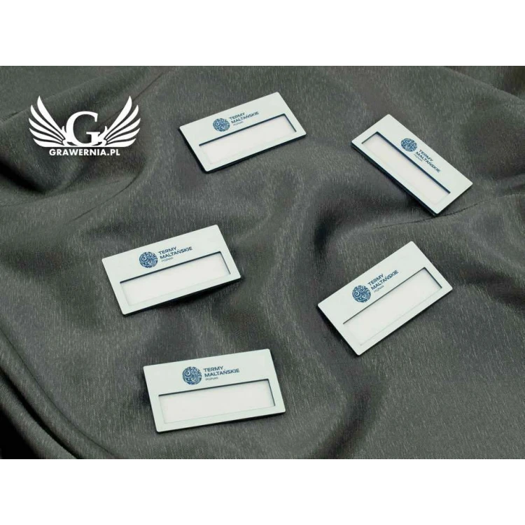 Identyfikator z okienkiem - White M - ID025