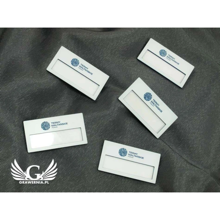 Identyfikator z okienkiem - White M - ID025