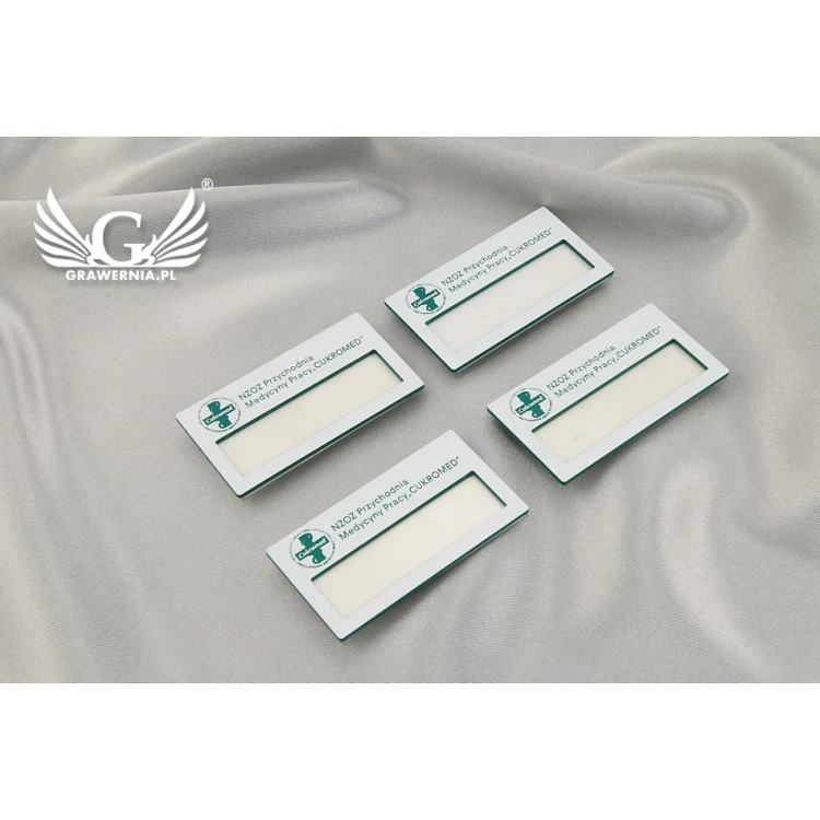 Identyfikator z okienkiem - White M - ID025