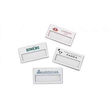 Identyfikator z okienkiem - biały z kolorowym grawerem - M - wym. 67x35mm - ID070