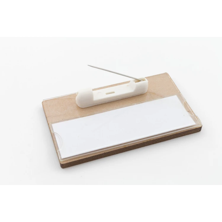 Identyfikator z okienkiem drewniany - drewno klonowe premium - wym: 67x40mm - ID099