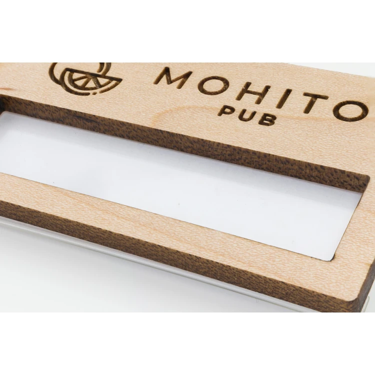 Identyfikator z okienkiem drewniany - drewno klonowe premium - wym: 67x40mm - ID099
