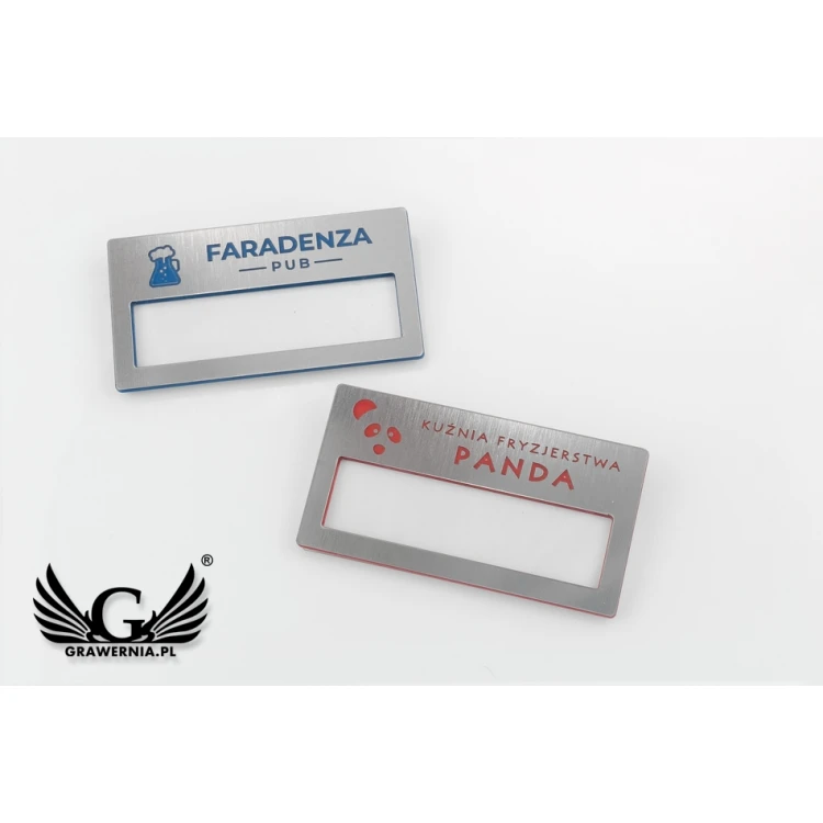 Identyfikator z okienkiem - srebrny z grawerem -  M - wym. 67x35mm - ID080