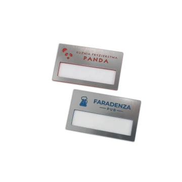 Identyfikator z okienkiem - srebrny z grawerem -  B - wym. 67x40mm - ID079