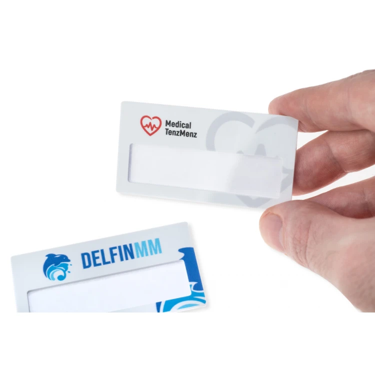 Identyfikator z okienkiem - tworzywo HIPS z nadrukiem UV - wym. 67x35mm - ID127
