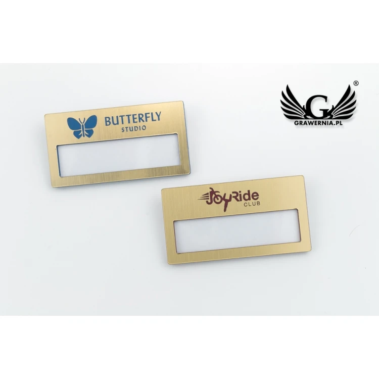 Identyfikator z okienkiem - złoty z kolorowym grawerem - M - wym. 67x35mm - ID073