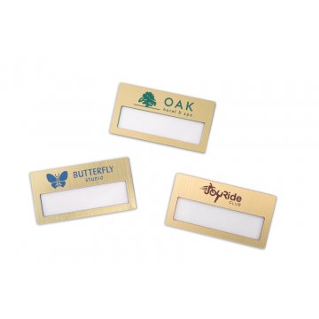 Identyfikator z okienkiem - złoty z kolorowym grawerem - M - wym. 67x35mm - ID073