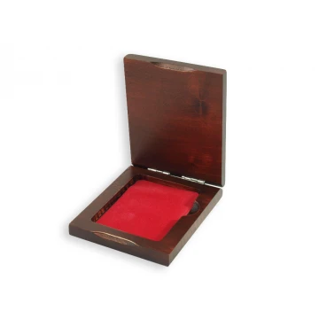 Kasetka etui drewniane z podwójnym gniazdem na medal o wymiarach 51x68mm