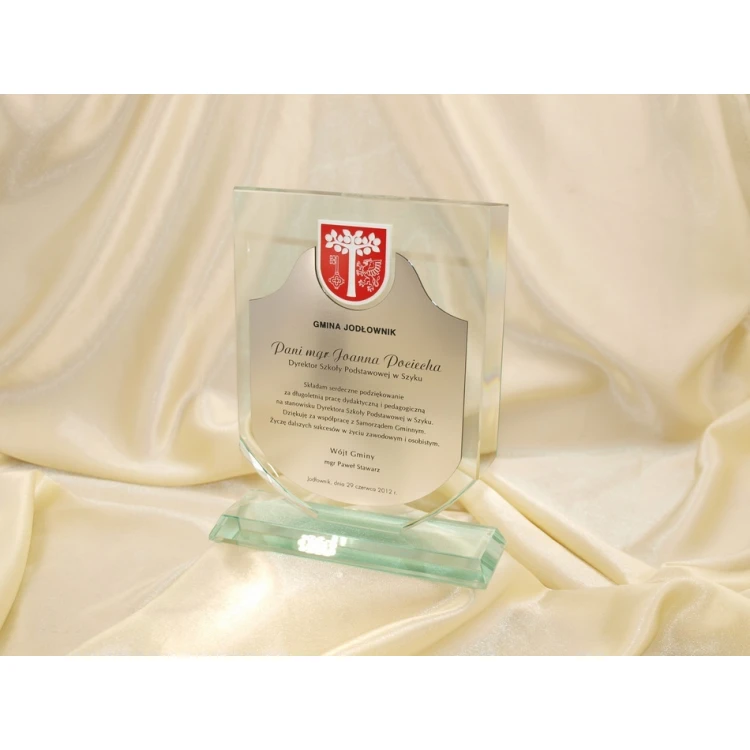 Trofeum szklane w etui - TARCZA Z HERBEM plus laminat grawerski