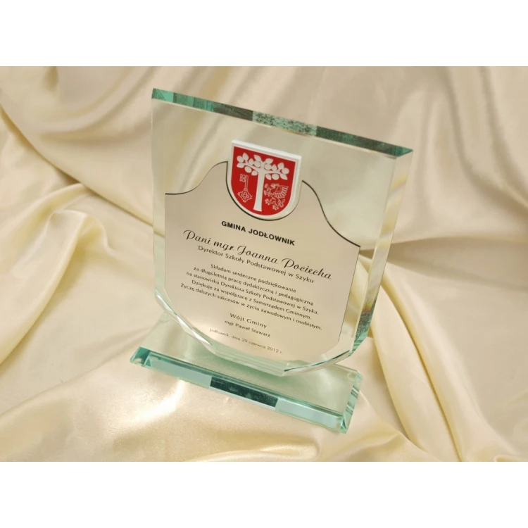 Trofeum szklane w etui - TARCZA Z HERBEM plus laminat grawerski