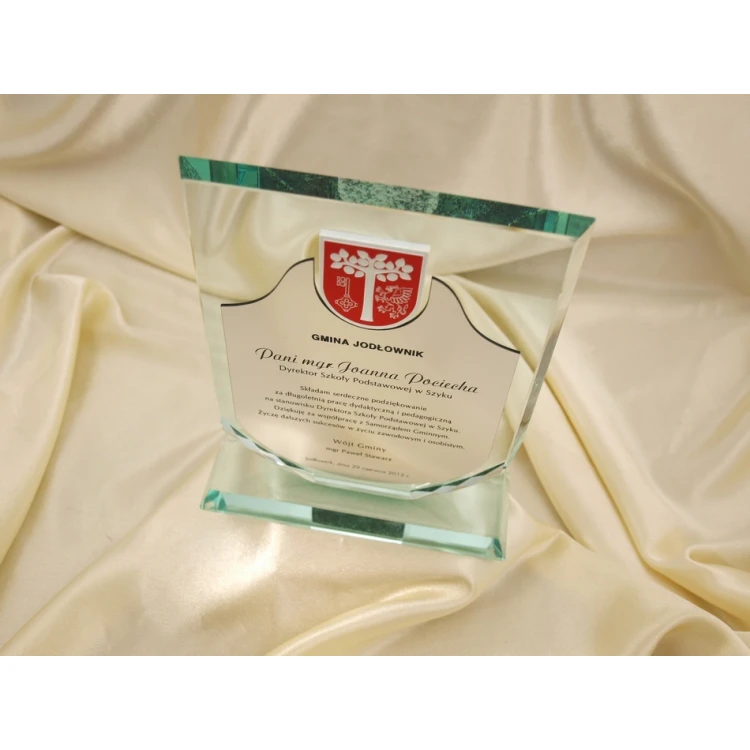 Trofeum szklane w etui - TARCZA Z HERBEM plus laminat grawerski