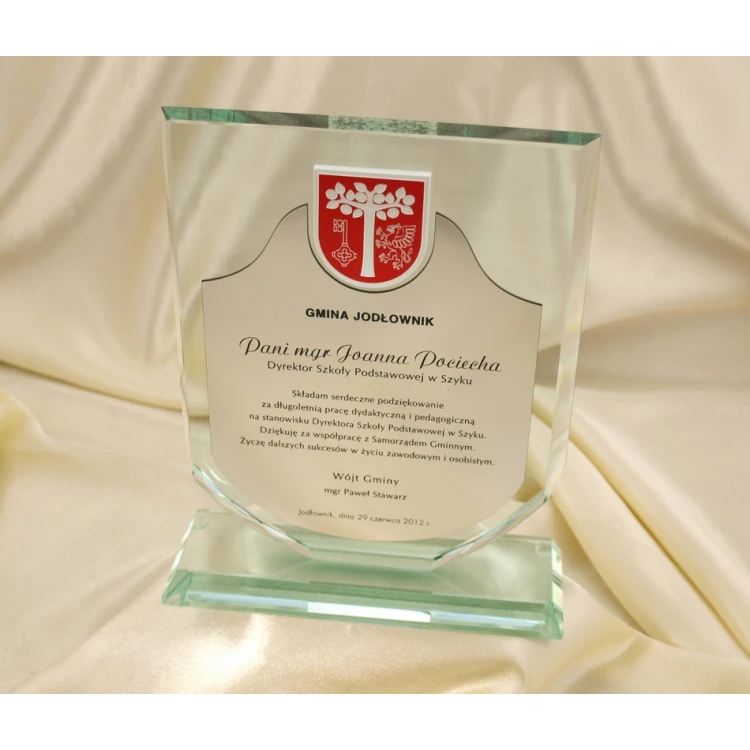 Trofeum szklane w etui - TARCZA Z HERBEM plus laminat grawerski