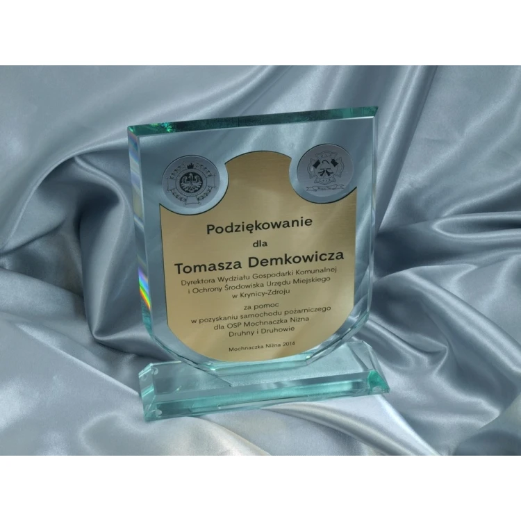 Trofeum szklane w etui - TARCZA plus laminat grawerski