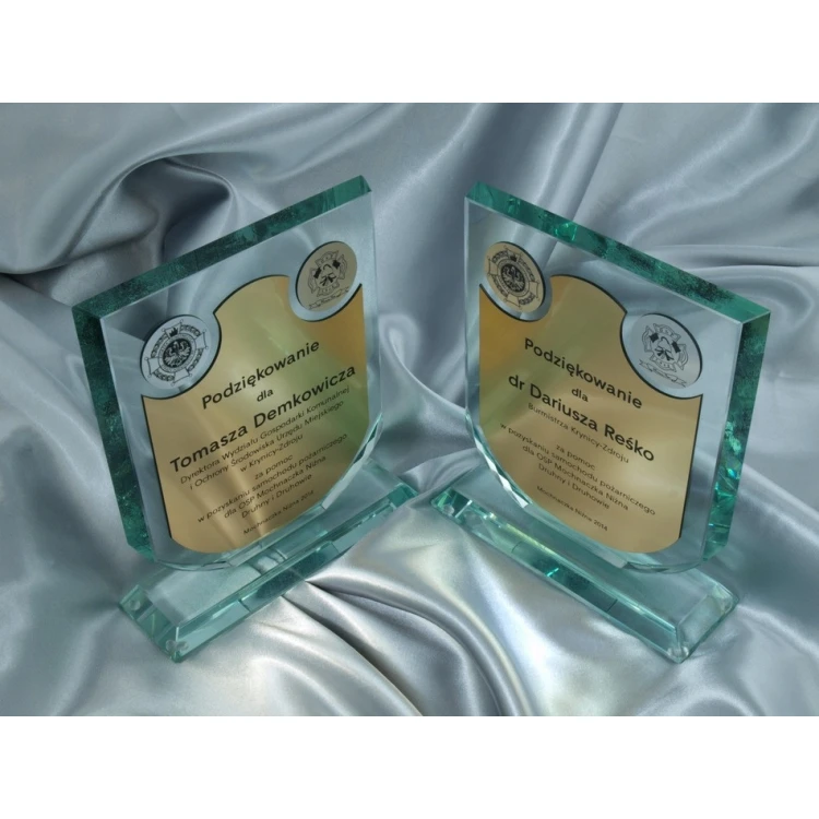 Trofeum szklane w etui - TARCZA plus laminat grawerski