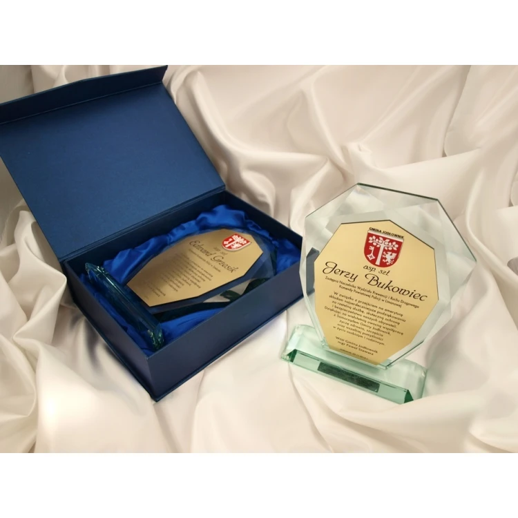 Trofeum szklane w etui - MILO plus laminat grawerski
