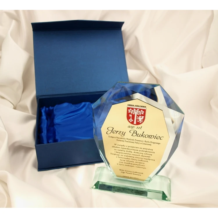 Trofeum szklane w etui - MILO plus laminat grawerski