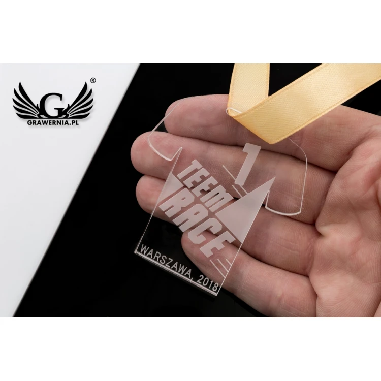 Medal akrylowy grawerowany laserem - wymiary: 56x61mm - gr. 3mm - MGR049