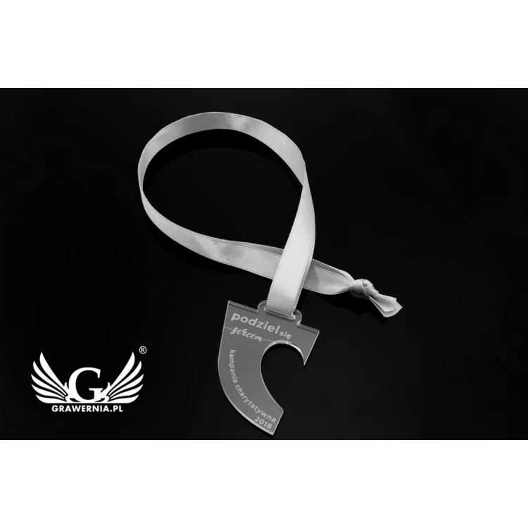 Medal akrylowy grawerowany laserem - wymiary: 45x55mm - gr. 3mm - MGR050