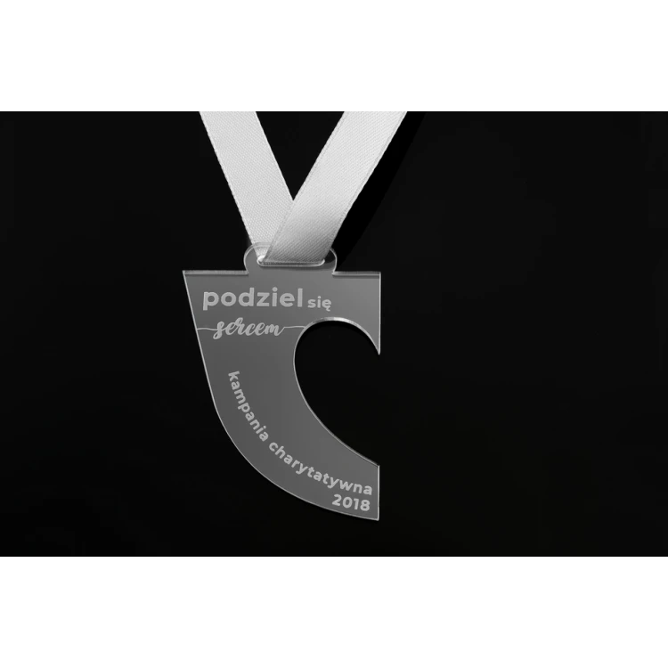 Medal akrylowy grawerowany laserem - wymiary: 45x55mm - gr. 3mm - MGR050