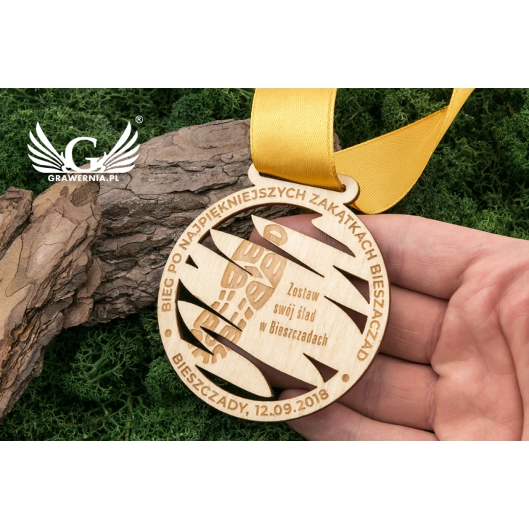 Medal drewniany grawerowany laserem - średnica: 70mm - gr. 3mm - MGR033