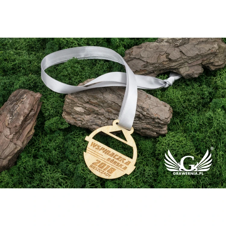 Medal drewniany grawerowany laserem - wymiary: 55x50mm - gr. 3mm - MGR036