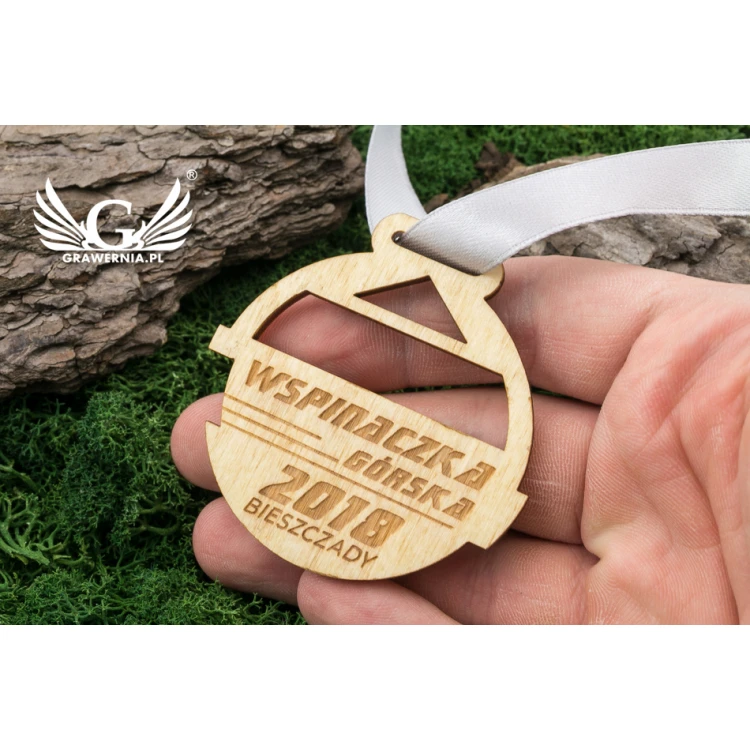 Medal drewniany grawerowany laserem - wymiary: 55x50mm - gr. 3mm - MGR036