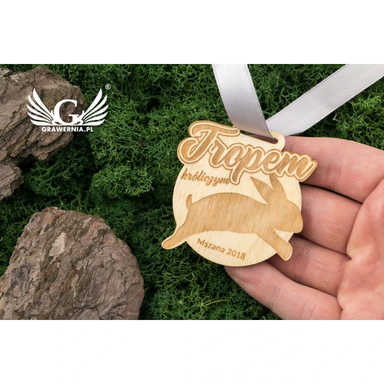 Medal drewniany grawerowany laserem - wymiary: 56x54mm - gr. 3mm - MGR037