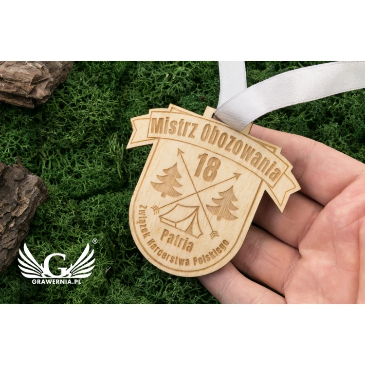Medal drewniany grawerowany laserem - wymiary: 70x62mm - gr. 3mm - MGR038
