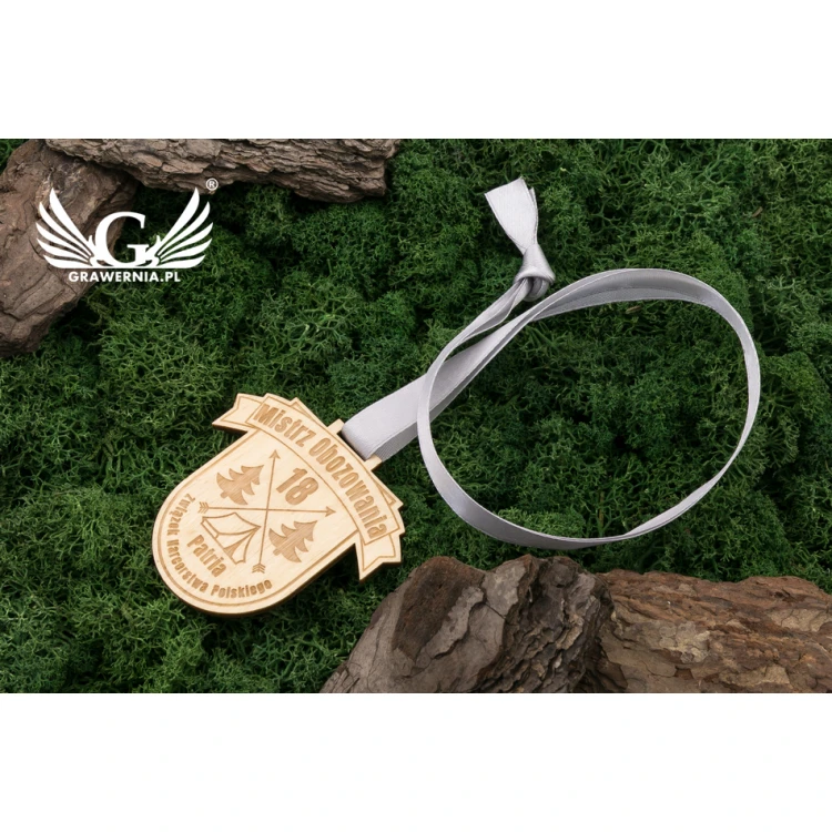Medal drewniany grawerowany laserem - wymiary: 70x62mm - gr. 3mm - MGR038