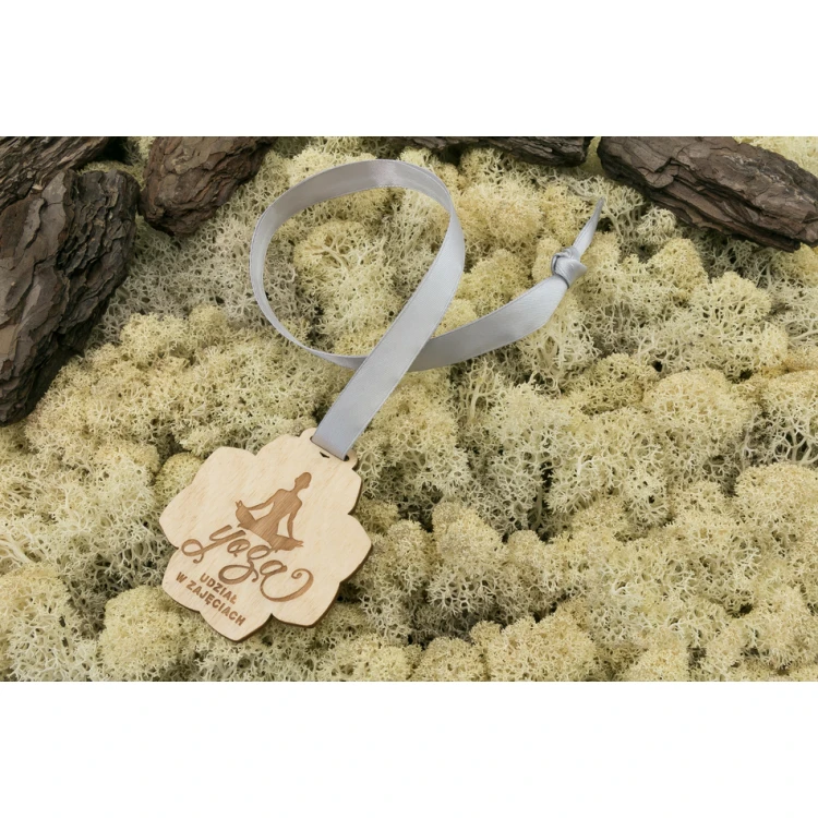 Medal drewniany grawerowany laserem - wymiary: 62x62mm - gr. 3mm - MGR039