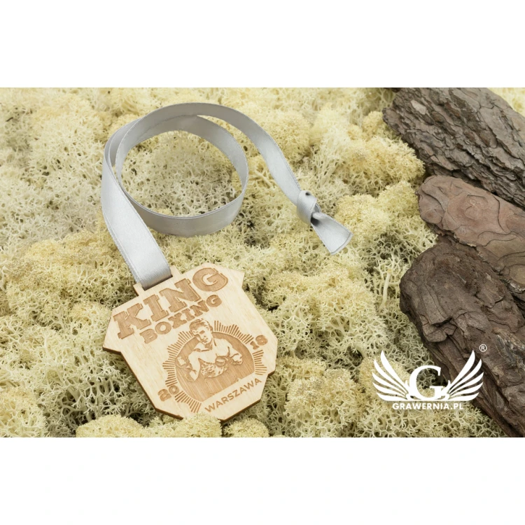 Medal drewniany grawerowany laserem - wymiary: 60x58mm - gr. 3mm - MGR040