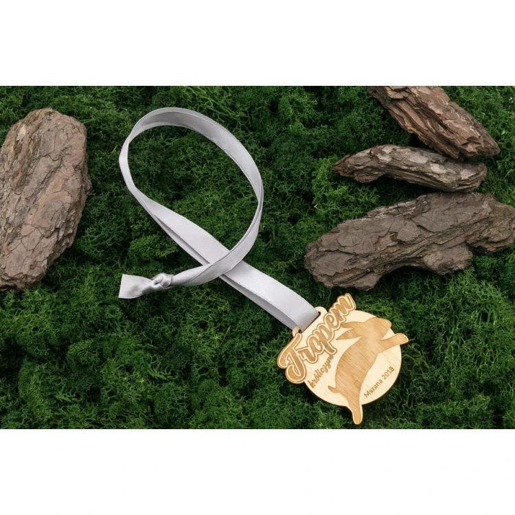 Medal drewniany grawerowany laserem - wymiary: 56x54mm - gr. 3mm - MGR037