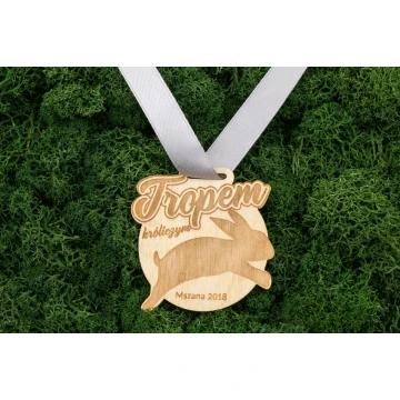 Medal drewniany grawerowany laserem - wymiary: 56x54mm - gr. 3mm - MGR037