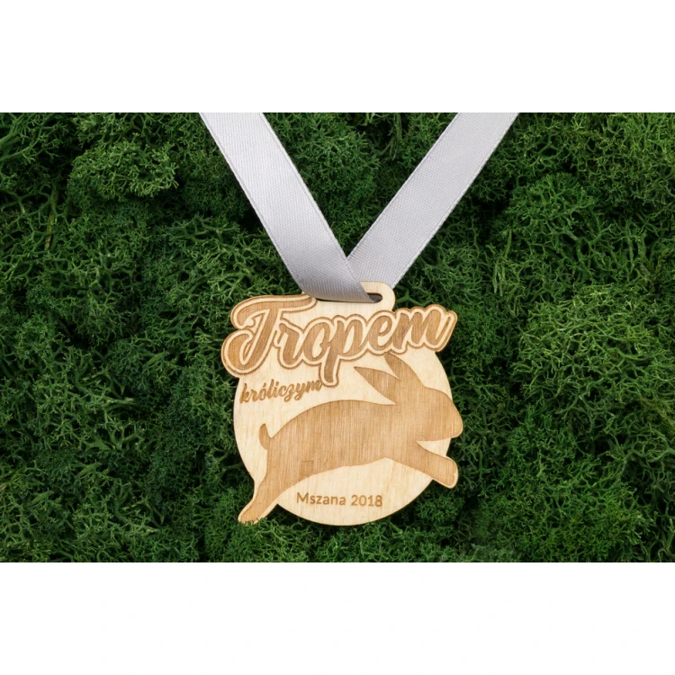 Medal drewniany grawerowany laserem - wymiary: 56x54mm - gr. 3mm - MGR037