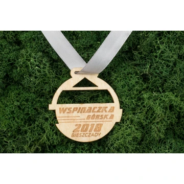 Medal drewniany grawerowany laserem - wymiary: 55x50mm - gr. 3mm - MGR036