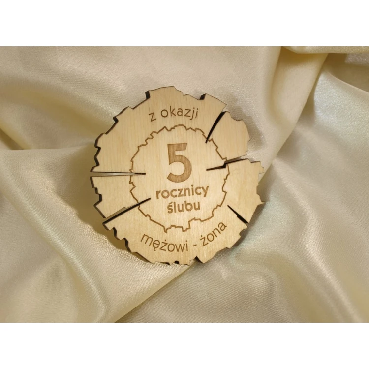  Medal drewniany na 5 rocznicę ślubu (drewnianą) w kasecie z drewna - kolor jasny - MGR011