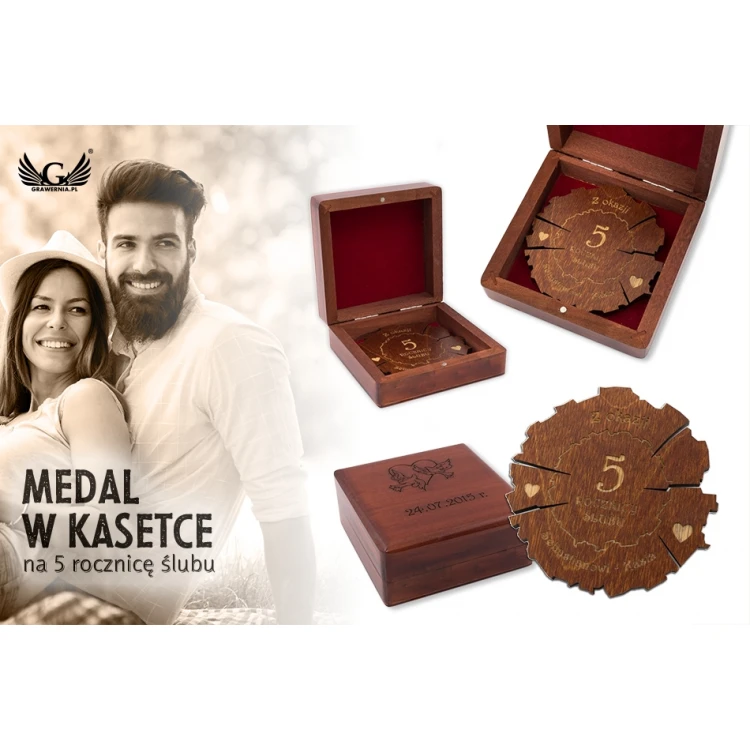 Medal drewniany na 5 rocznicę ślubu (drewnianą) w kasecie z drewna - kolor ciepły brąz - MGR009