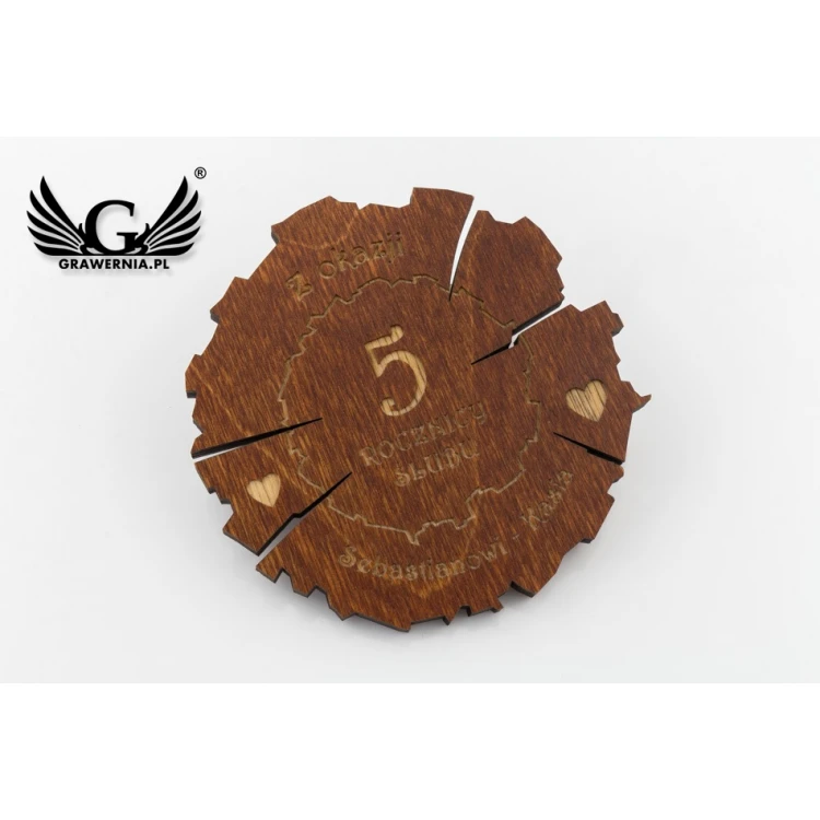 Medal drewniany na 5 rocznicę ślubu (drewnianą) w kasecie z drewna - kolor ciepły brąz - MGR009