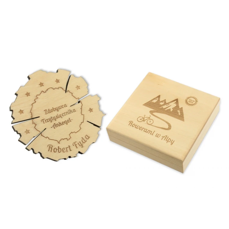 Medal drewniany na każdą okazję w kasecie z drewna - kolor jasny - MGR012