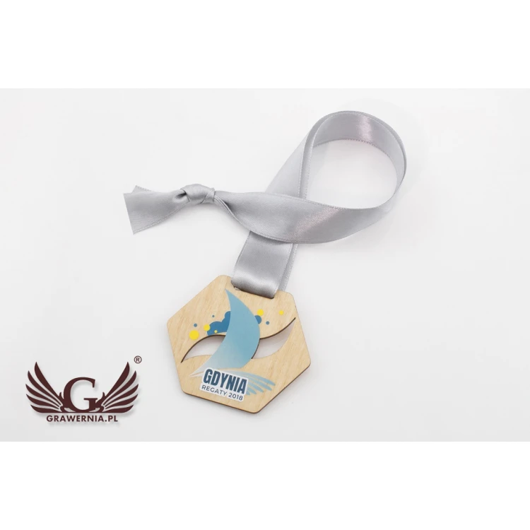 Medal drewniany druk UV - Marina - wymiar: 79x66mm - MGR060