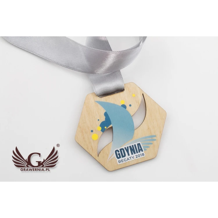 Medal drewniany druk UV - Marina - wymiar: 79x66mm - MGR060