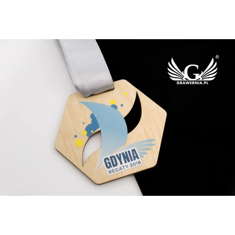 Medal drewniany druk UV - Marina - wymiar: 79x66mm - MGR060