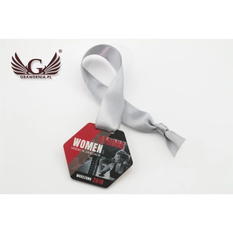 Medal drewniany druk UV - Strong Woman - wymiary: 79x66mm - MGR062