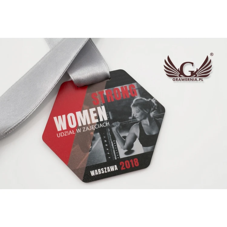 Medal drewniany druk UV - Strong Woman - wymiary: 79x66mm - MGR062
