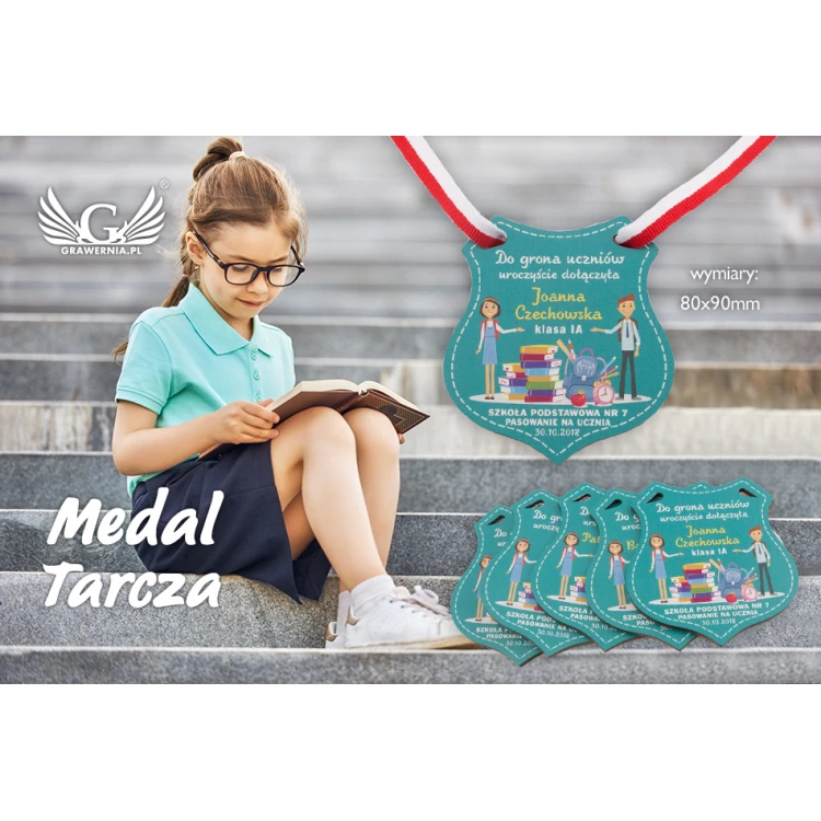 Medal drewniany tarcza - pasowanie na ucznia - wym. 80x90mm - druk UV - MGR026