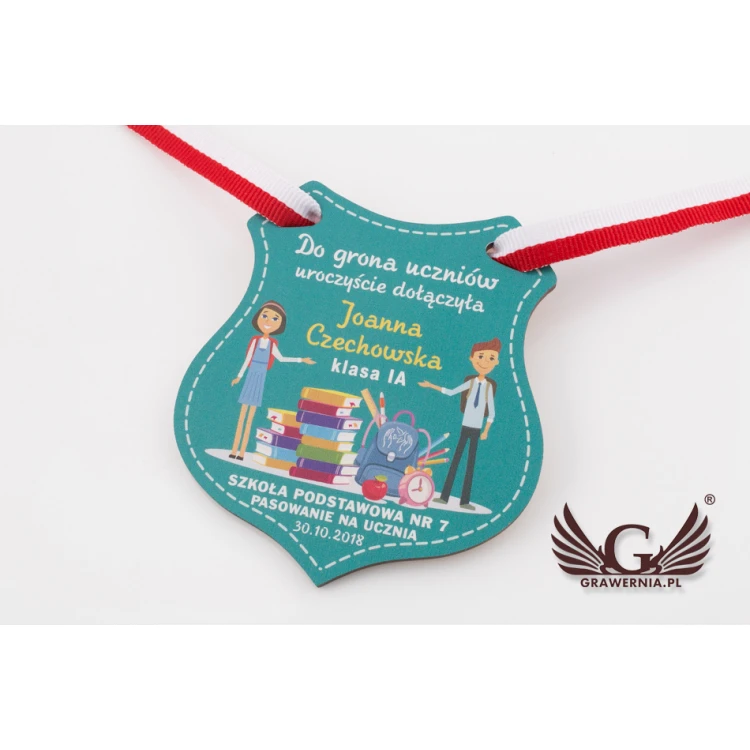 Medal drewniany tarcza - pasowanie na ucznia - wym. 80x90mm - druk UV - MGR026