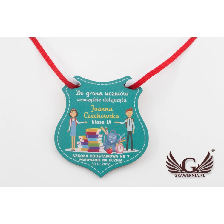 Medal drewniany tarcza - pasowanie na ucznia - wym. 80x90mm - druk UV - MGR026