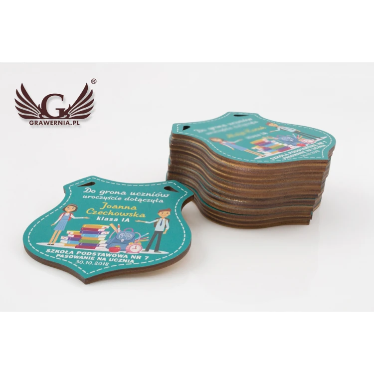 Medal drewniany tarcza - pasowanie na ucznia - wym. 80x90mm - druk UV - MGR026
